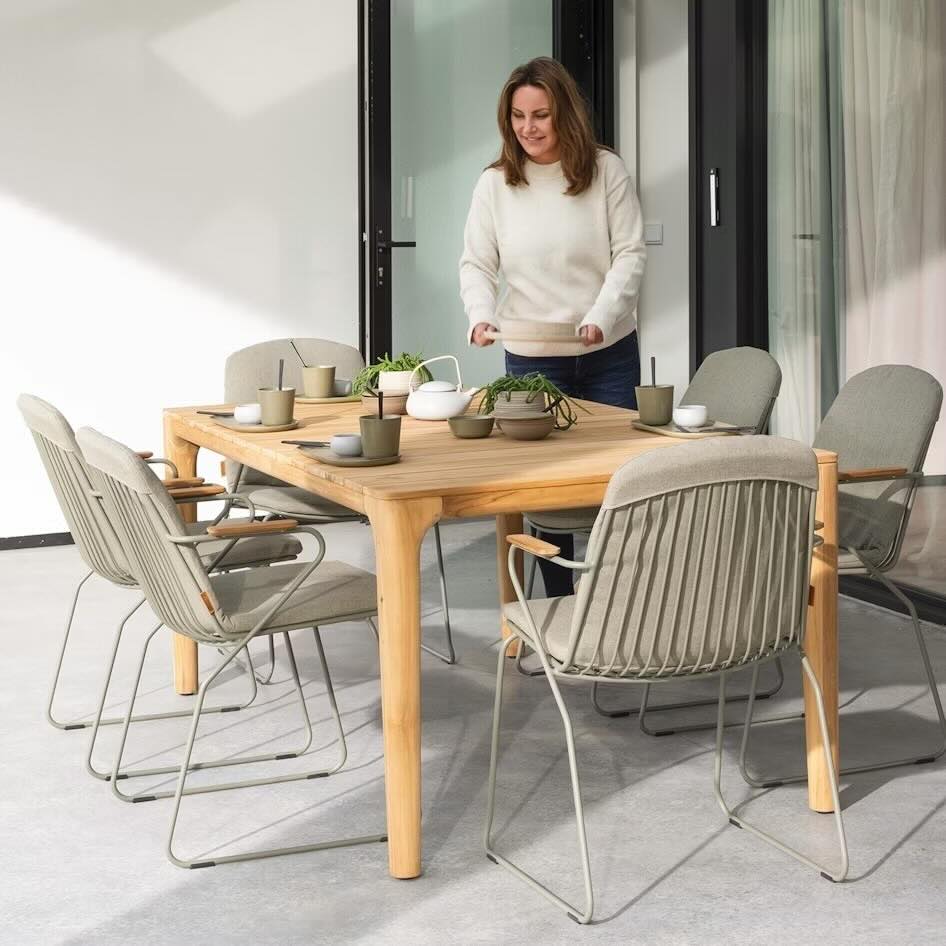 Liam - kültéri étkezőasztal